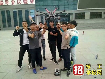 初中畢業學無人機專業好不好，就業前景怎么樣