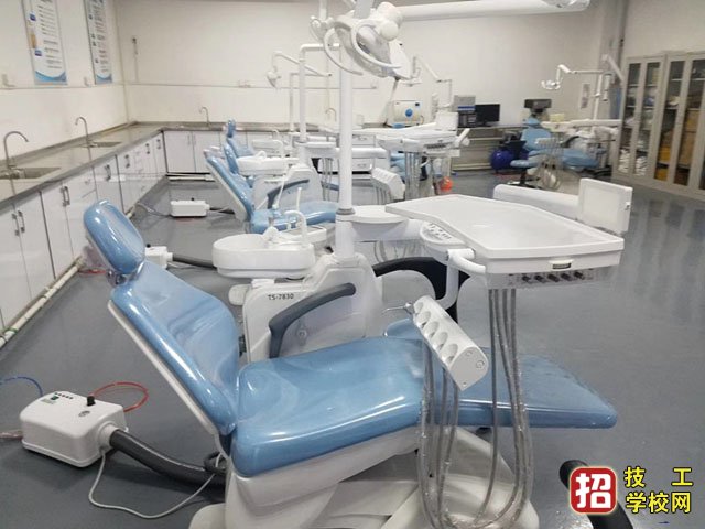 石家莊白求恩醫學院口腔實訓設備