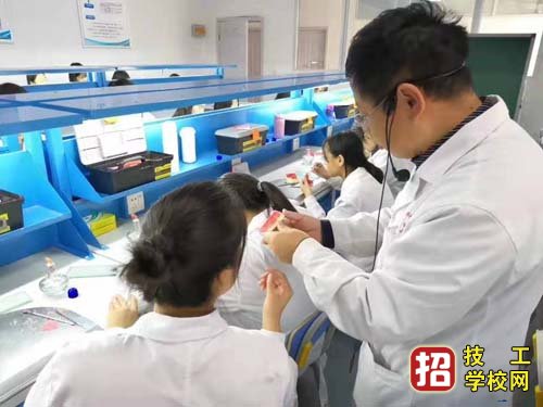 石家莊白求恩醫學院口腔實訓課