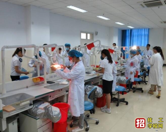 石家莊同仁醫學院口腔專業一年學費多少錢