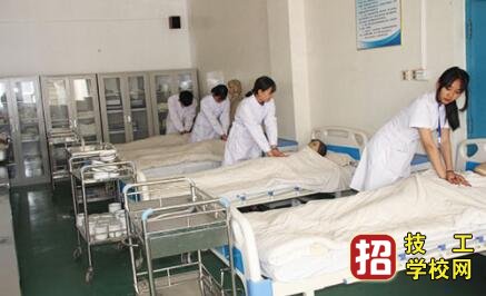 石家莊同仁醫(yī)學(xué)院2022年春季班護(hù)理專業(yè)學(xué)費(fèi)多少