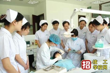 石家莊北方醫(yī)學(xué)中等專業(yè)學(xué)校2020年春招口腔專業(yè)學(xué)費(fèi)多少