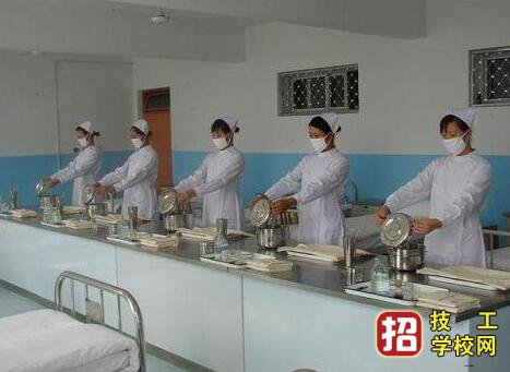 石家莊協(xié)和醫(yī)學(xué)中等專業(yè)學(xué)校學(xué)費貴嗎