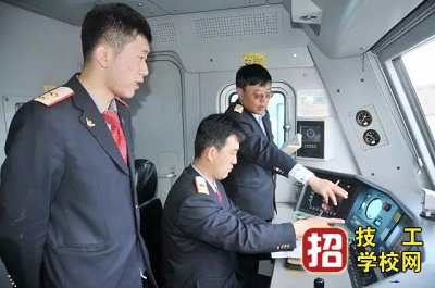 近視眼戴眼鏡能學開火車專業嗎