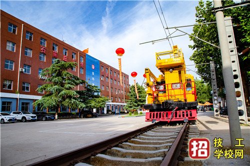 初中起點上大專學鐵路專業去哪個學校好？