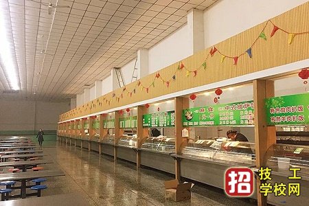 石家莊鐵路職業技工學校伙食費貴嗎