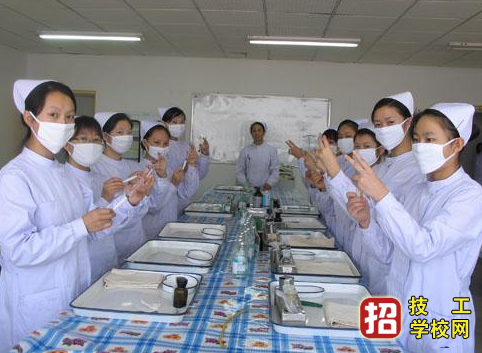 石家莊同仁醫(yī)學院護理專業(yè)招收男生嗎？