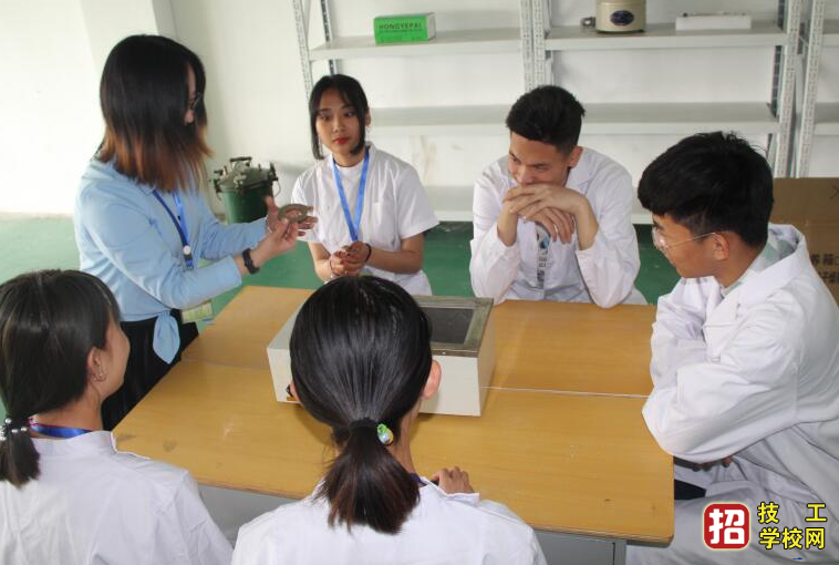 到河北同仁醫學院石家莊哪個火車站近？