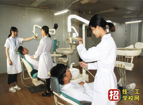 河北同仁醫學中等專業學?？谇恍迯凸に噷I中專班