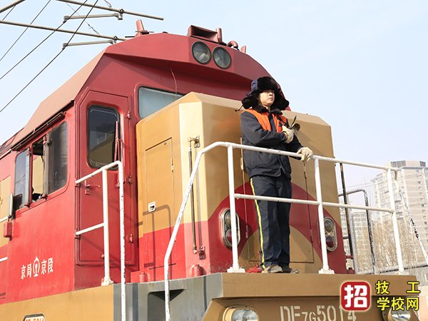 鐵道車輛運用與檢修