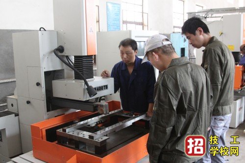 報名石家莊高級技工學校有什么優惠政策嗎？