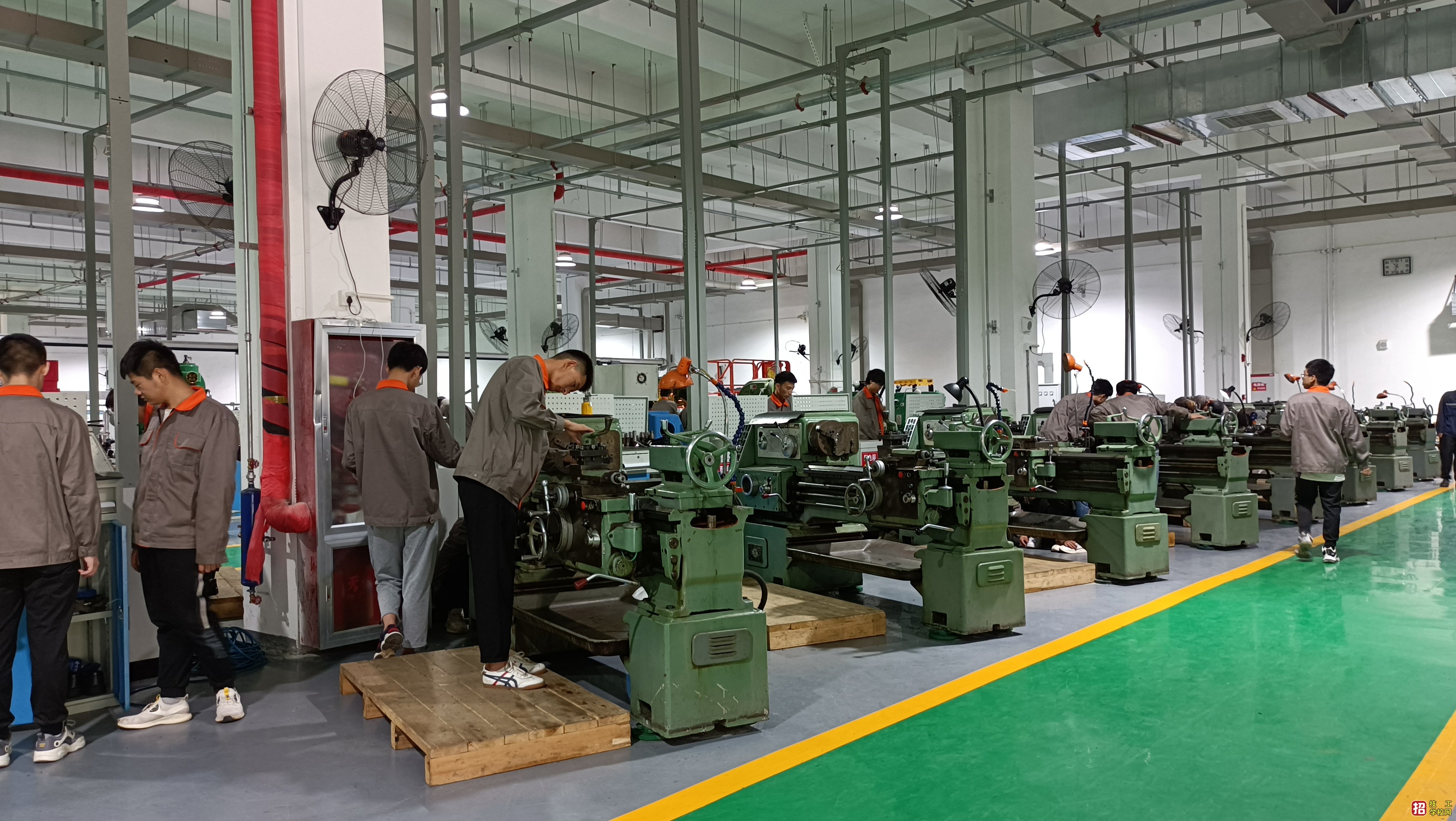 中考只考了200多分可以上哪個中專呢？