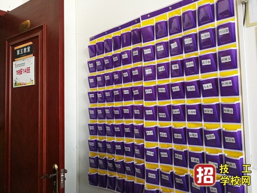 去河北同仁醫學中專學校上學能帶手機嗎?