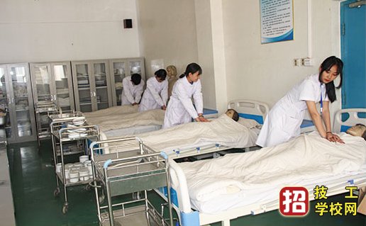 初中畢業能學護士嗎？河北同仁醫學院有護士專業嗎？