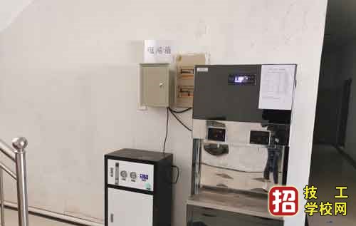 石家莊同仁醫學中專學校熱水收費嗎？