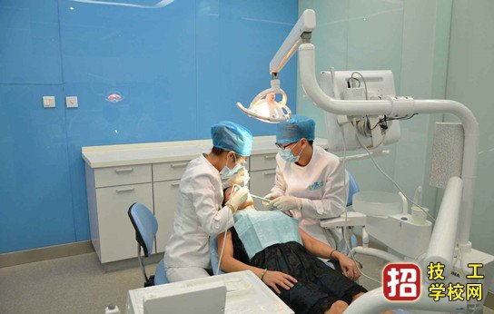 初中生學習口腔專業學費多少?