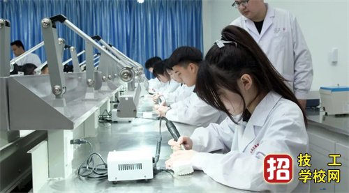 口腔醫學專業招生對象是哪些？