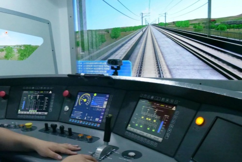 想當(dāng)火車司機(jī)？中專學(xué)歷也能報(bào)名！穩(wěn)定高薪 + 鐵飯碗！