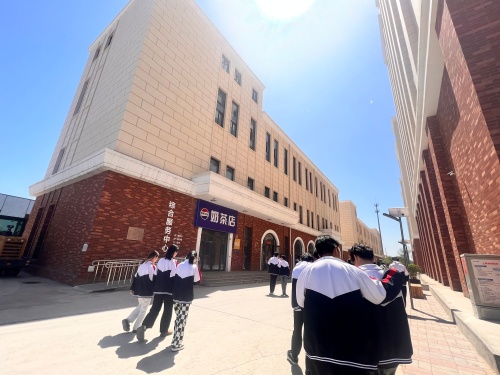 石家莊東華鐵路學校每月吃飯花費多少？